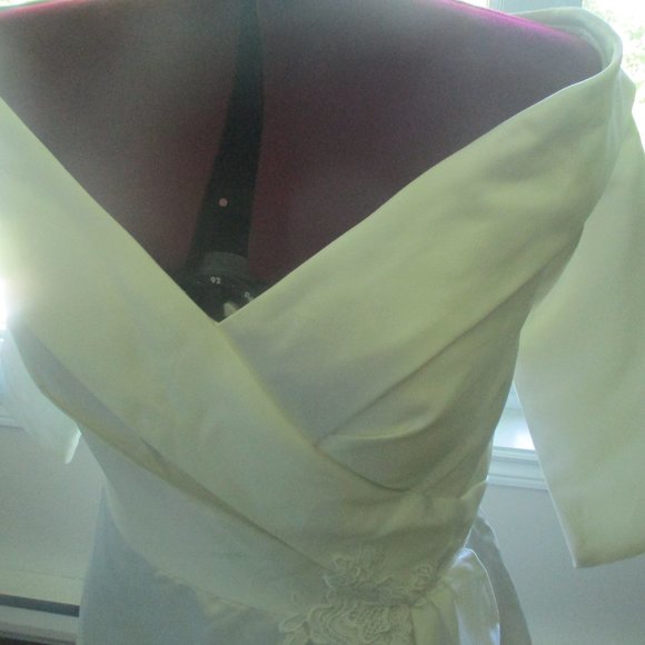 Dresses & Skirts - Gorgeous Off-White Satin Vintage Style (Wedding) Dress